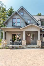 Craftsman homes first began appearing in the late 1800's to early 1900's in several styles with the there are four different kinds of craftsman style homes: 75 Beautiful Craftsman Exterior Home Pictures Ideas December 2020 Houzz