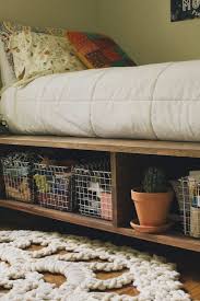 It can be used for extra shelving and storage, but also as a place to display your decorations or set up your snacks during a party. 35 Diy Platform Beds For An Impressive Bedroom