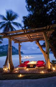 Top 10 Candlelight Dinners On The Beach Everyone Beautiful Places Romantic Places Candle Light Dinner