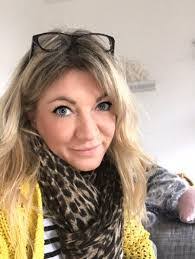 Evelyn Bee's Instagram, Twitter & Facebook