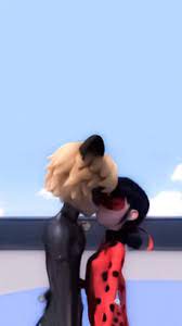 Pin By Alejandra Ruiz On Ladybug Miraculous Ladybug Kiss Miraculous Ladybug Anime Miraculous Ladybug Comic