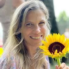 Natalie Stanton's Instagram, Twitter & Facebook