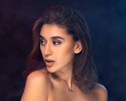 Sabrina Akbar's Instagram, Twitter & Facebook