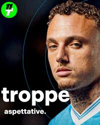 Quando Boateng arrivò al Milan era pieno di energia e voglia di spaccare  tutto! 💥 Tra allenamenti duri, capelli pazzi e qualche scherzo di  Berlusconi, il Prince si sentiva già a casa