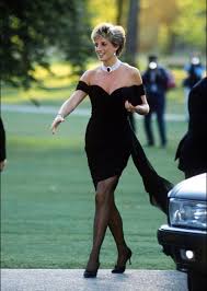 (cnn) — en 1995, dos años antes de diana, la princesa de gales, muriera en un accidente automovilístico en parís, dijo en una entrevista televisiva que le gustaría ser reina. El Vestido De La Venganza Con El Que Diana De Gales Se Lucio Tras Anuncio De Infidelidad De Carlos Celebridades Y Realeza Pagina 7