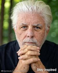 Michael McDonald has spent decades sharing his incredible voice with the  world as a member of The Doobie Brothers, selling over 51 million albums.  But his kindness behind the scenes is what