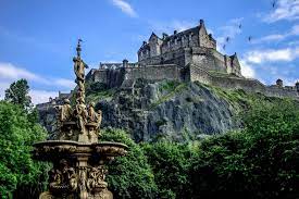 Για να θαυμάσετε 17 από αυτά, μπορείτε. Kastro Toy Edimboyrgo Edinburgh Castle Toptraveller Gr