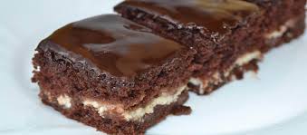 Preparare blat la prajitura cu branza de vaci si dulceata se freaca margarina cu zaharul, galbenusurile si smantana. Prajitura Pufoasa Cu Branza Si Ciocolata Retete Culinare