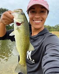 Kara Moss's Instagram, Twitter & Facebook