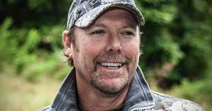 Ca sĩ 54 tuổi tự sát vì bị điều tra tội hiếp dâm trẻ em