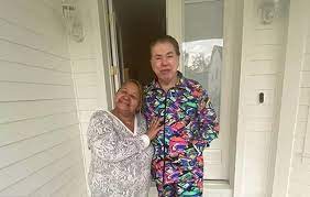 Check spelling or type a new query. Nos Estados Unidos Silvio Santos Atende Pedidos De Fotos Com Fas