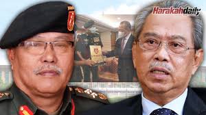 Turut hadir timbalan panglima tentera darat lt jen datuk seri hasagaya abdullah, panglima medan barat tentera darat; Panglima Tentera Darat Kunjungi Muhyiddin