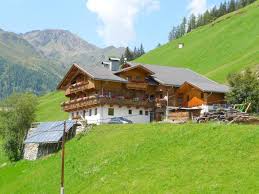 Hochberg 24, 9932 innervillgraten die almhütte bachlet befindet sich auf der oberstalleralm und sie ist mit 9 betten ausgestattet. Apartmenthaus Gutwenger Apartments Innervillgraten