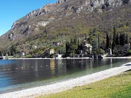 Spiaggia, ville storiche, un bellissimo panorama e rovine di un castello romano, oltre che una passerella per poter. Lierna Am Comer See Die Besten Sehenswurdigkeiten