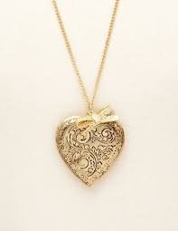 Be Given A Locket From The Man I Love With His Picture Inside That Way He Will Always Be Close To My Heart 3 Heart Locket Necklace Heart Locket Jewelry