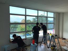 Sun ice tinted workshop menawarkan perkhidmatan pasang tinted rumah, tinted cermin pejabat, tinted bangunan dan komersil di seluruh kuala lumpur, putrajaya, selangor & khususnya di malaysia. Tinted Cermin Rumah Kl Selangor Warranti 5 Tahun Keatas