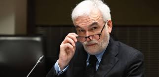 En commission d'enquête, les stars de CNews dans le box des accusés