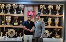 پوریا لطیفی‌فر رسماً به پرسپولیس پیوست +عکس