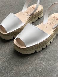 Sandale à talon miel bartha. Sandales Plateforme En Cuir Natur Blanc Betina Lou