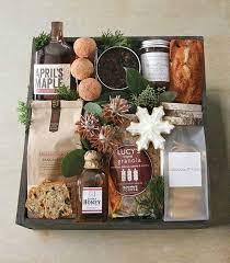 Browse for gourmet gift baskets in categories including packaged in a signature green box. Pin By Hot Pudim On Idei Podarkov Diy Gift Baskets Gift Crates Gourmet Gift Baskets