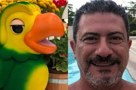 Tom worked for several years in advertising agencies. Tom Veiga Interprete Do Louro Jose No Programa Mais Voce E Encontrado Morto Tom Veiga Interprete Do Louro Jose No Programa Mais Voce E Encontrado Morto Vida Arte O