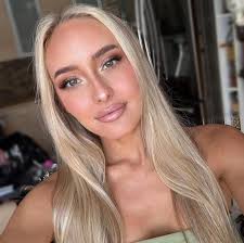 Miss Czech Republic added a new photo.