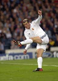 Зидан — почетный гражданин алжира, откуда родом его родители. Uefa Champions League On Twitter Onthisday In 2002 Zinedine Zidane Scored That Volley The Greatest Goal In Uclfinal History