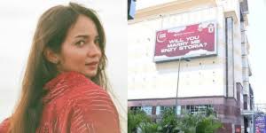Seperti diketahui, enzy storia pertama kali dikenal publik ketika bermain di film republik twitter (2011). Enzy Storia Dilamar Pakai Billboard Gaes Netizen Bingung Sosok Pelamar Atau Hanya S3 Marketing