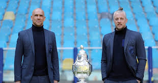 Fichajes, salarios, palmarés, estadísticas en el club y selección. Letsch Neemt As Roma Als Voorbeeld Voor Vitesse Ajax Was Beter Maar Het Beste Team Kan Verliezen Nederlands Voetbal Bd Nl