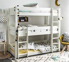 È composto da tre posti letto ed è disponibile in sei differenti versioni per quanto riguarda le sue. Letto A Castello 3 Posti Guida Alla Scelta Con Prezzo E Modelli