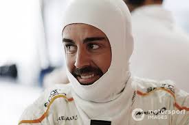 Fernando alonso díaz (oviedo, 29 luglio 1981) è un pilota automobilistico spagnolo, pilota della alpine.in carriera si è laureato due volte campione del mondo di formula 1 (2005 e 2006) con la scuderia renault e ha trionfato, inoltre, a le mans 2018, 2019 e daytona 2019. Suzuka 2006 Fernando Alonso Versetzt Schumi Fans Einen Stich