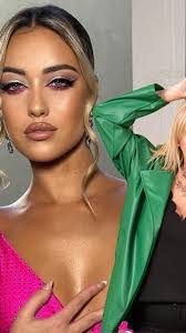 Julia Conde's Instagram, Twitter & Facebook