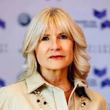 Stephanie Cheers's Instagram, Twitter & Facebook