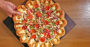Pizza hut veggie lovers pizza medium pizza hut veggie lovers' pizza (1 slice) (1 serving) calories: Pizza Hut On Twitter Five Kinds Of Cheese In A One Of A Kind Crust Ultimate Cheesy Crust Pizza