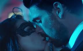 Te presentamos al actor que protagoniza la peli erótica de netflix de la que todo el mundo la cuenta atrás ha comenzado y pronto podremos asistir al estreno de la película '365 dni' (365 'days') en netflix. 365 Dni Sind Die Sexszenen Echt Das Sagt Michele Morrone