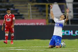 La universidad católica alcanzó su tercer título consecutivo, tras coronarse este miércoles campeón del torneo 2020 del fútbol chileno. Sportscenter On Twitter Se Acabo La Agonia U Catolica Tricampeon Del Futbol Chileno
