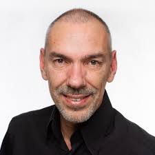 Lieve vrienden en relaties van Fred. Helaas moet ik jullie mededelen dat  Fred dermate ziek is dat hij zeer binnenkort komt te overlijden. Namens  Fred wil ik jullie allemaal bedanken voor de