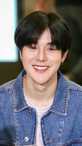 Kalo buat ane yang anaknya kelewat cuek bebek sih gak terlalu perhatian sama penampilan diri sendiri, tapi ane cukup perhatian dengan penampilan orang lain sih. Pin By Rizka S On Arm Weerayut Chansook Gmmtv Actors Celebrities Actors