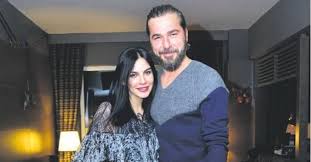 Engin altan düzyatan kimdir2001 tarihinde bizim otel ile birlikte oyunculuk kariyerine başlayan oyuncu hakkında tüm detayları burada bulabilirsiniz. Engin Altan Ve Esi Neslisah Duzyatan Tatil Icin Nereye Gidecek