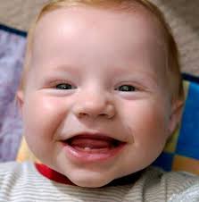 Baby & zahnen » meilensteine in der babyentwicklung: Der Erste Zahn Deines Babys 6 Anzeichen Dafur Ich Bin Mutter