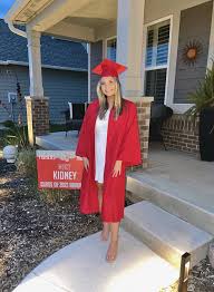 Follow these creative senior picture ideas for getting cool photos of your day. Seniors Emotions Run High Towards Graduation Tiger Topics N The Red