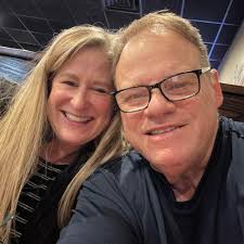 How does booking shows, dinner times work