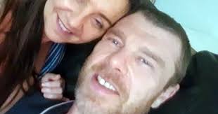 Childhood sweethearts find love 40 years later after reuniting