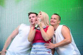 Beatrice egli deutsch beatrice egli english. Beatrice Egli Und Max Giesinger Lassen Die Herzen Hoher Fliegen Schlager Netz