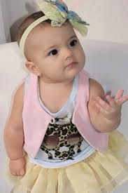 Ex-BBB Karla posta foto da filha, Carolina, com look bailarina