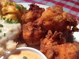 Spicy Southern Fried Cauliflower And Delta Dipping Sauce With Smashed Baked Potatoes And White Gravy And Buffalo Mac Cheese Delightful Delicious Delovely