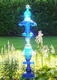 Blaues Glas Totem S Hopp Glass Flowers Glass Plate Flowers Garden Crafts