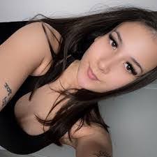 Fiona Gee's Instagram, Twitter & Facebook