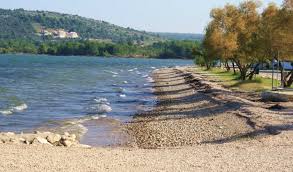 Bilice is located just about in the center of the croatian adriatic coast, in the picturesque, indented ay that the krka river, one of the most beautiful. Strand In Bilice Bilice Strande Kroatien