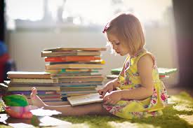 O dia internacional do livro infantil é comemorado anualmente em 2 de abril: Dia Nacional Do Livro Origem E Importancia Da Leitura Livro Facil